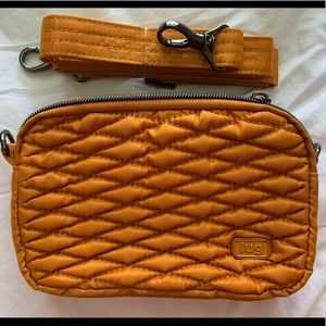 Lug coupe in amber yellow